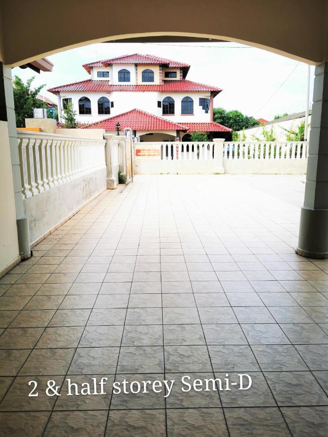 Warni Villa 8 Whole Or Room Muar Exterior foto